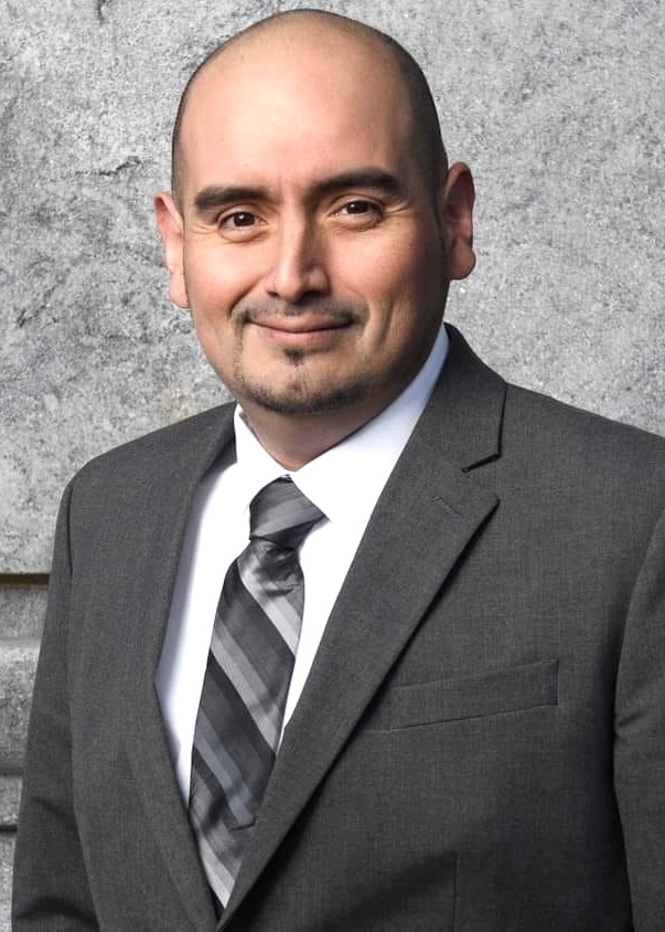 Bilingual Real Estate agent in wichita Kansas Andres urbina